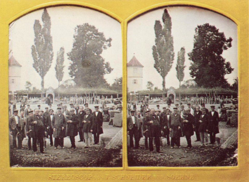 Schneider, Wilhelm - Gruppe mehrerer Herren in einem Park (Zeno Fotografie)
