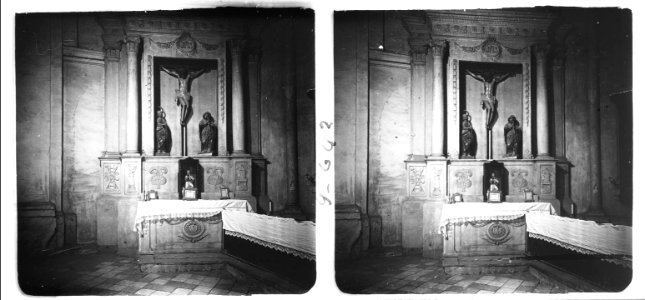 Sant Crist a l ' interior de l'església de Gandesa