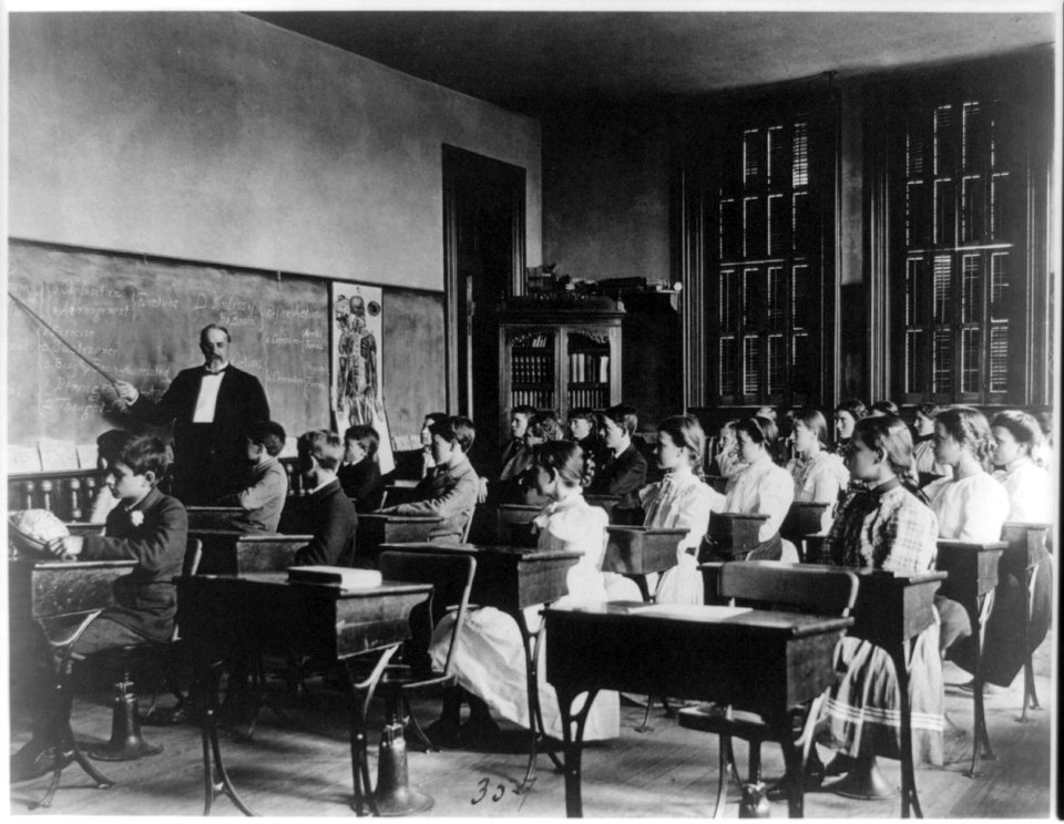 School children studying anatomy or health, Washington, D.C. LCCN2001699123