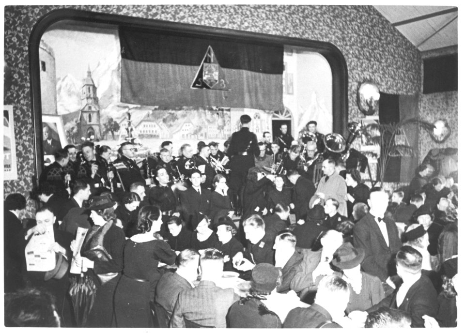 Schotelmaaltijd NSB - Fotodienst der NSB - NIOD - 77960