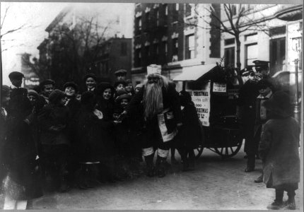 Santa Claus and Salvation Army musicians entertaining children on NYC street LCCN2005684824