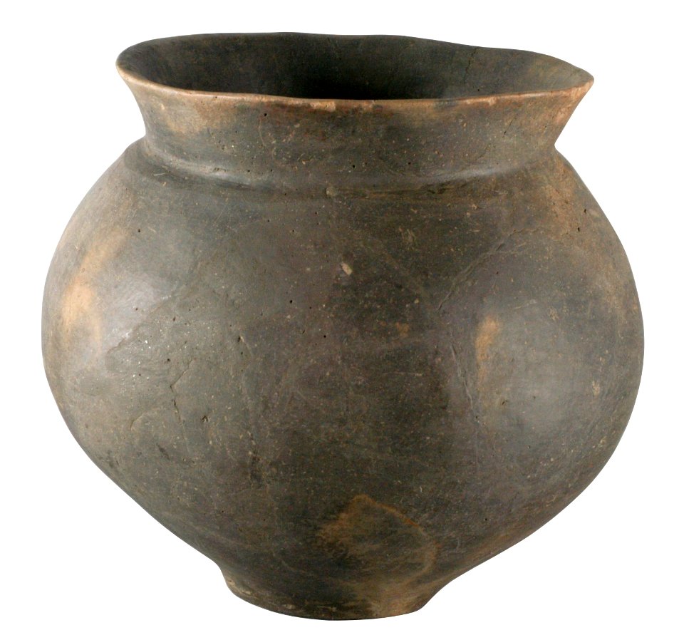 Schra'grandurne in handgevormd aardewerk, 800 tot 600 VC, vindplaats- Rekem, Hangveld, 1978, graf 33, collectie Gallo-Romeins Museum Tongeren, 78.RE.33