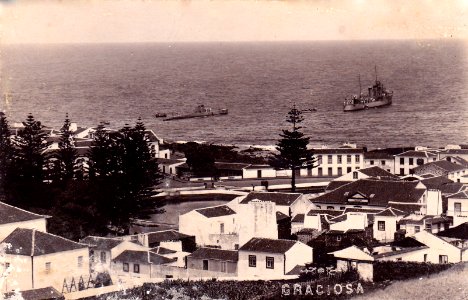 Santa Cruz da Graciosa, vasos de guerra na baía, ilha Graciosa, Açores, Arquivo de Villa Maria, Angra do Heroísmo, Açores.