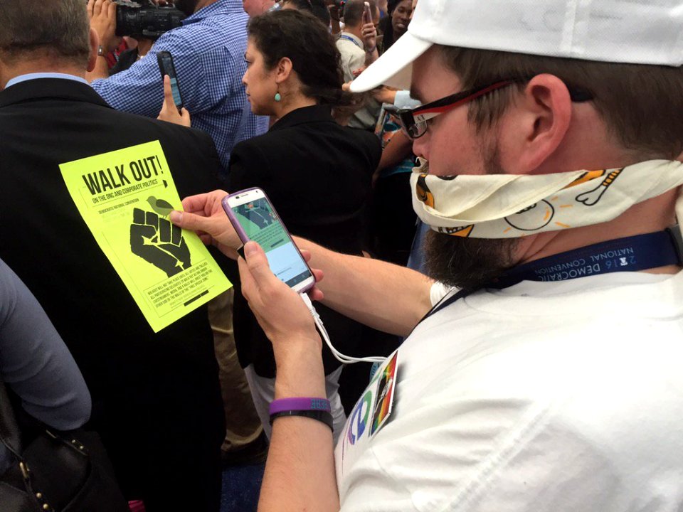 Sanders protesters in press tent CoVGjqRXgAAcUqF