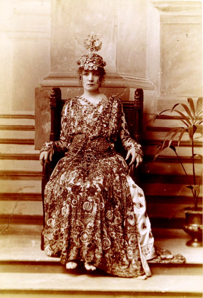 Sarah Bernhardt as the Empress Theodora, crop
