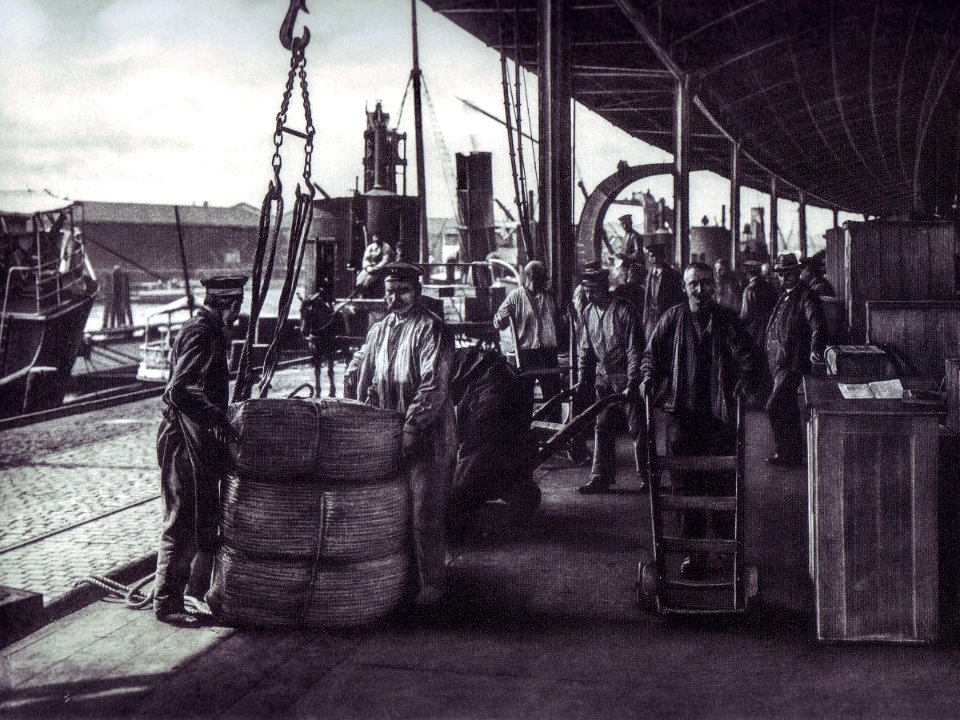 Sandtorhafen-Kaischuppen Hamburg um 1900
