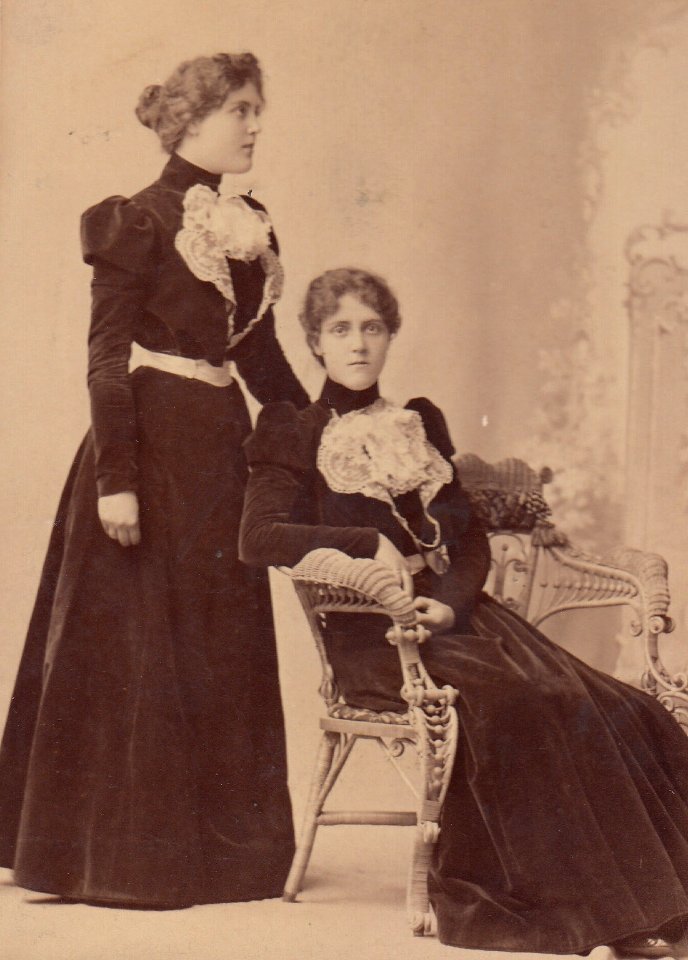 Sara y Elvira Errázuriz Mackenna