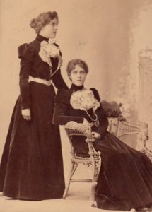 Sara y Elvira Errázuriz Mackenna