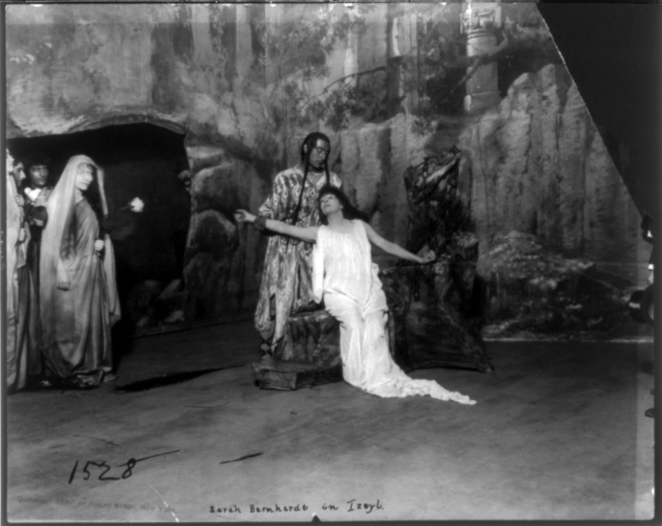 Sarah Bernhardt in Izeyl. LCCN2004681918