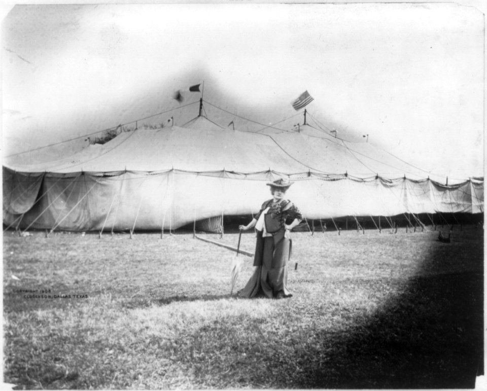 Sarah Bernhardt, 1844-1923, full length, standing, facing right, in front of her tent at Dallas, Texas, Mar. 26, 1906 LCCN2005692238