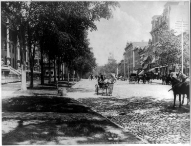 Saratoga Springs (N.Y.). Broadway, North from Grand Union LCCN2005679935
