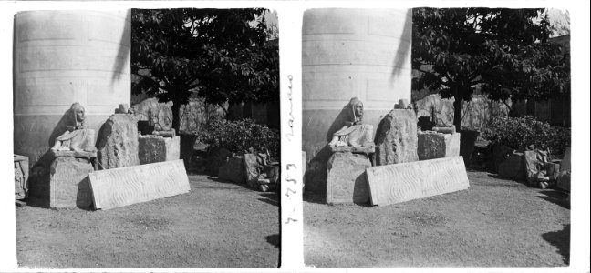 Sarcòfags i columnes a la necròpoli de la fàbrica de tabac de Tarragona