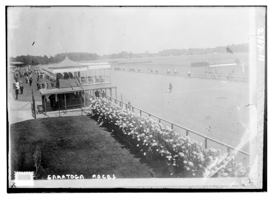 Saratoga races LCCN2014693618
