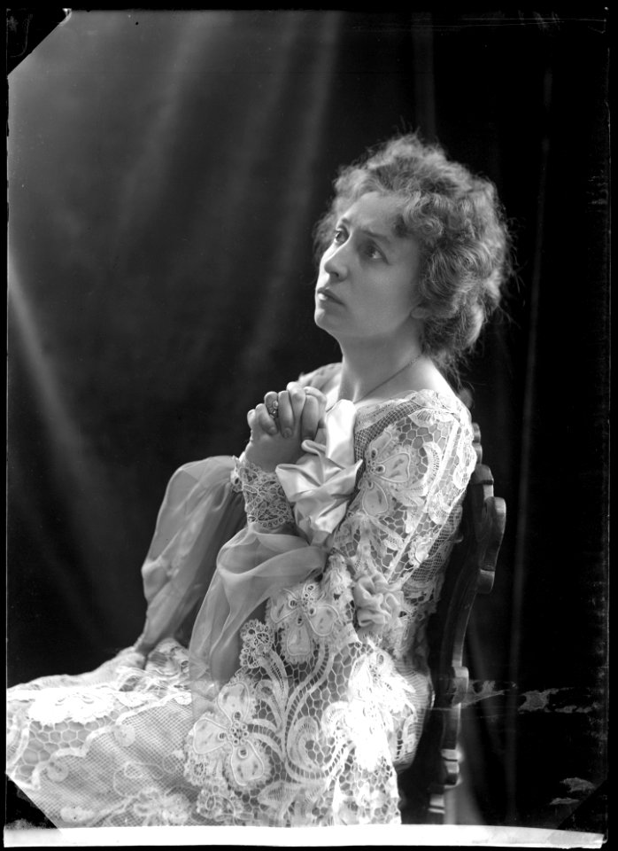 Sandra Leufstedt in Hemmet at Svenska teatern 1903 - SMV - NL019