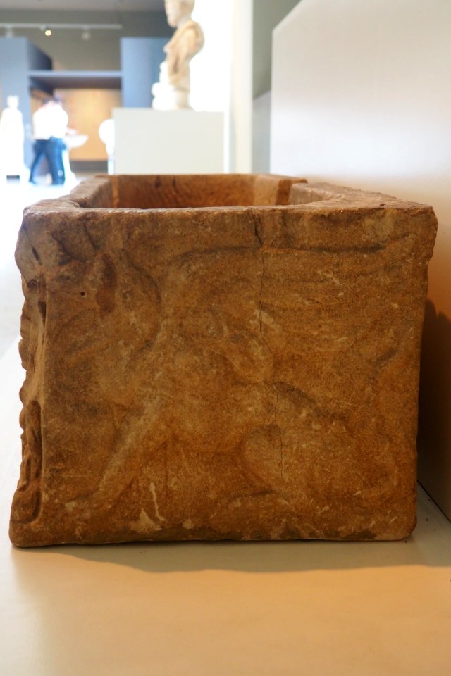 Sarcophage for a child-MF 1361-P8190033