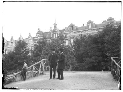 Sarphatipark, Gezien naar huizen aan onevenzijde, 1896-07-25 (max res) photo