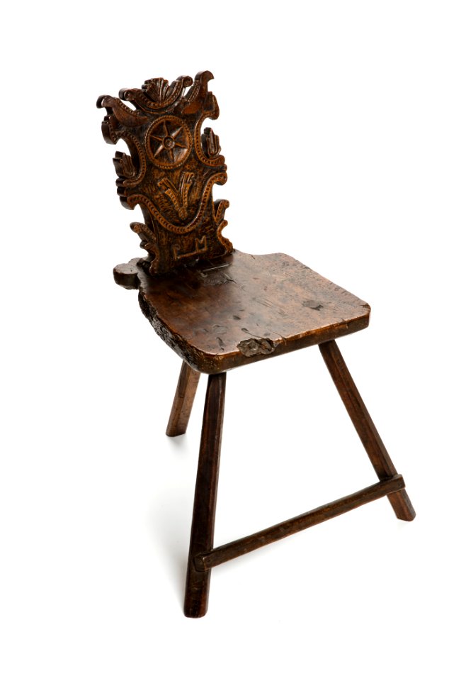 Schweizisk stol av valnöt, 1600-tal - Hallwylska museet - 108420