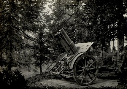 Schwere 15 cm Haubitze. Aufgenommen am 13. Mai 1916. (BildID 15534112)