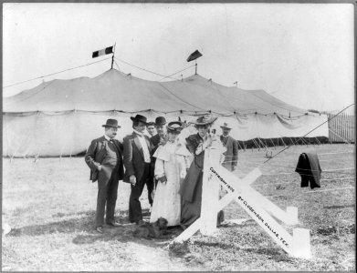 Sarah Bernhardt and party before her first appearance under canvas, March 2, 1906, Dallas, Texas LCCN2004667599
