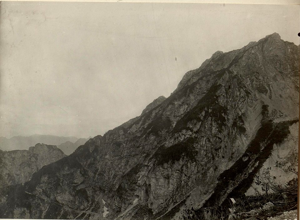 Schwarzer Berg und der kleine Mittagskofel. Aufgenommen am 19. Juli 1916. (BildID 15478171)