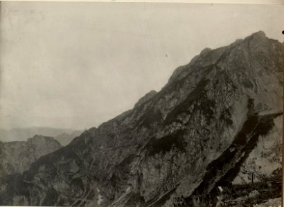 Schwarzer Berg und der kleine Mittagskofel. Aufgenommen am 19. Juli 1916. (BildID 15478171)