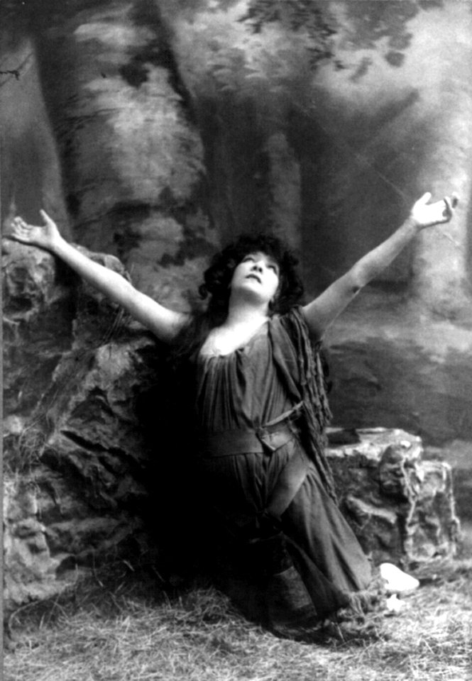 Sarah Bernhardt by Sarony cph.3b10325