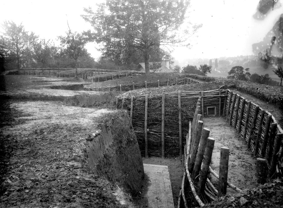 Schützengrabens oberhalb von Murten - CH-BAR - 3241748