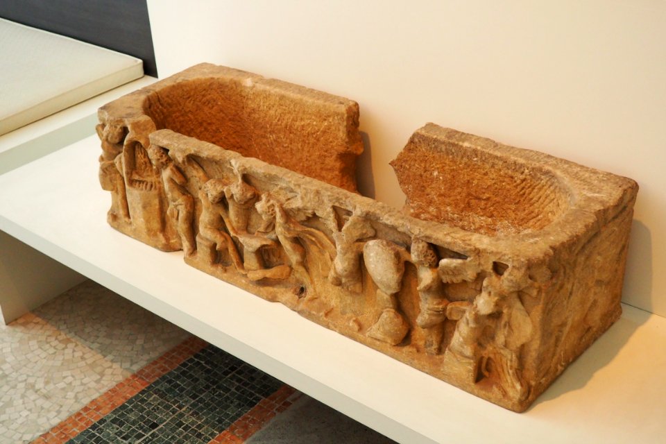 Sarcophage for a child-MF 1361-P8190036