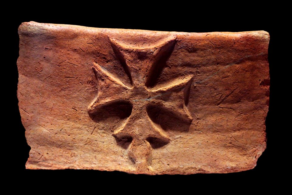 Sarcophagus fragment with cross-MAHG A 1998 0234-IMG 1956-black