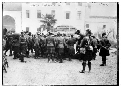 Scotch soldiers in Italy LCCN2014706441