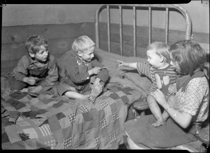Scott's Run, West Virginia. Children of employed miner at Sessa Hill - Ewra Hennar's children. - NARA - 518368