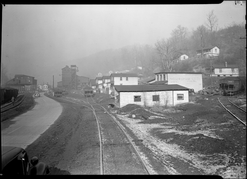 Scott's Run, West Virginia. Pursglove Mines Nos. 3 and 4 - This is the largest company on Scott's Run. Scene shows... - NARA - 518377
