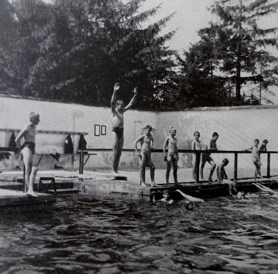 Schwimmbad-Waisenhaus-1906