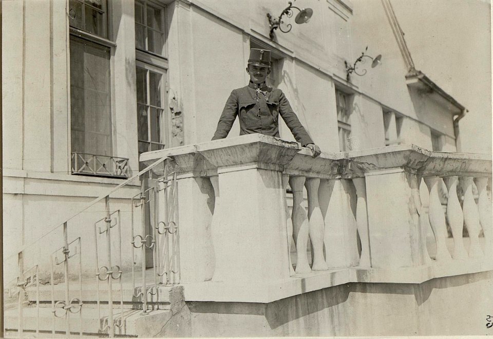 Se.k.k.Hoheit auf der Terrasse des Quartiers in Chodorów.10.8.16. (BildID 15547886)