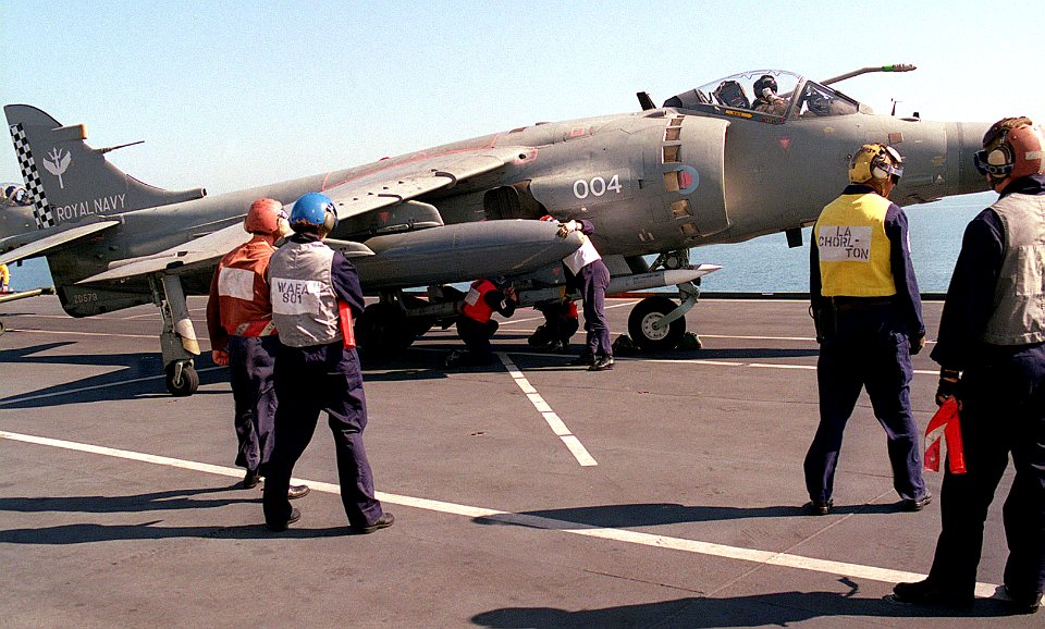 Sea Harrier on HMS Illustrious (R06) in Persian Gulf 1998