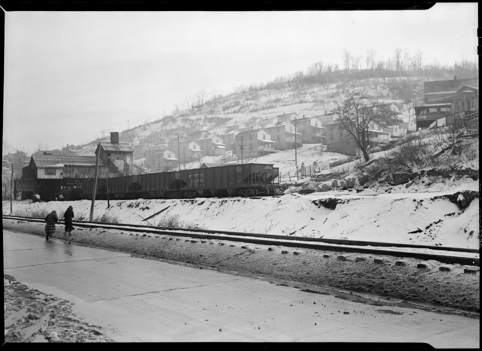 Scott's Run, West Virginia. Pursglove No. 5 - Scene taken from main highway shows typical hillside camp. The houses... - NARA - 518395