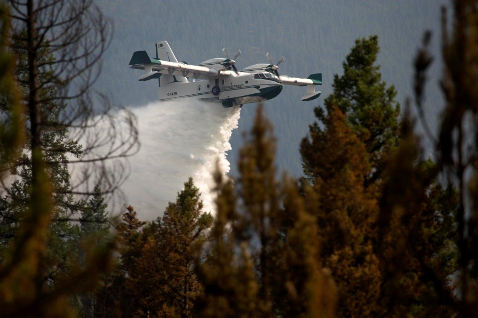 Scooper dropping water