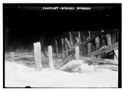 Seabright - Wrecked bulkhead LCCN2014695101 photo