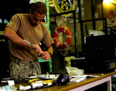 Scuba maintenance 130424-N-GG400-006