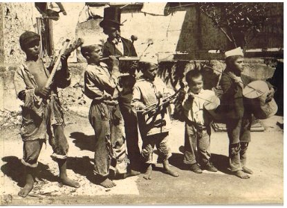 Scugnizzi suonatori 1880s