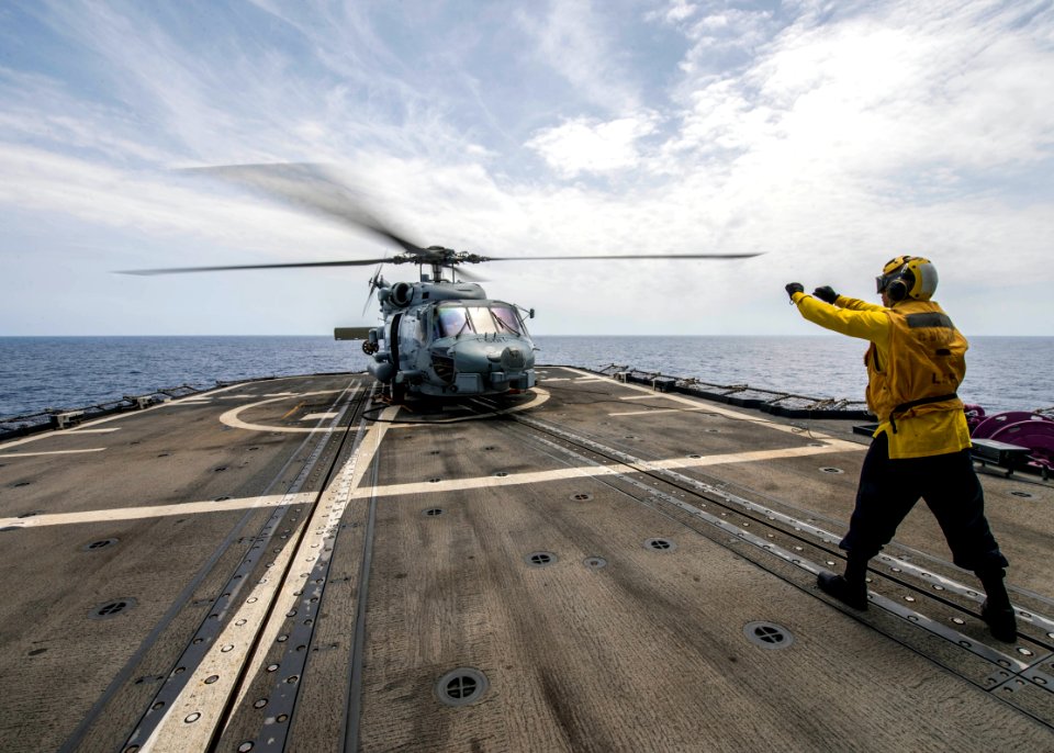 Seahawk landing 140507-N-KE519-002