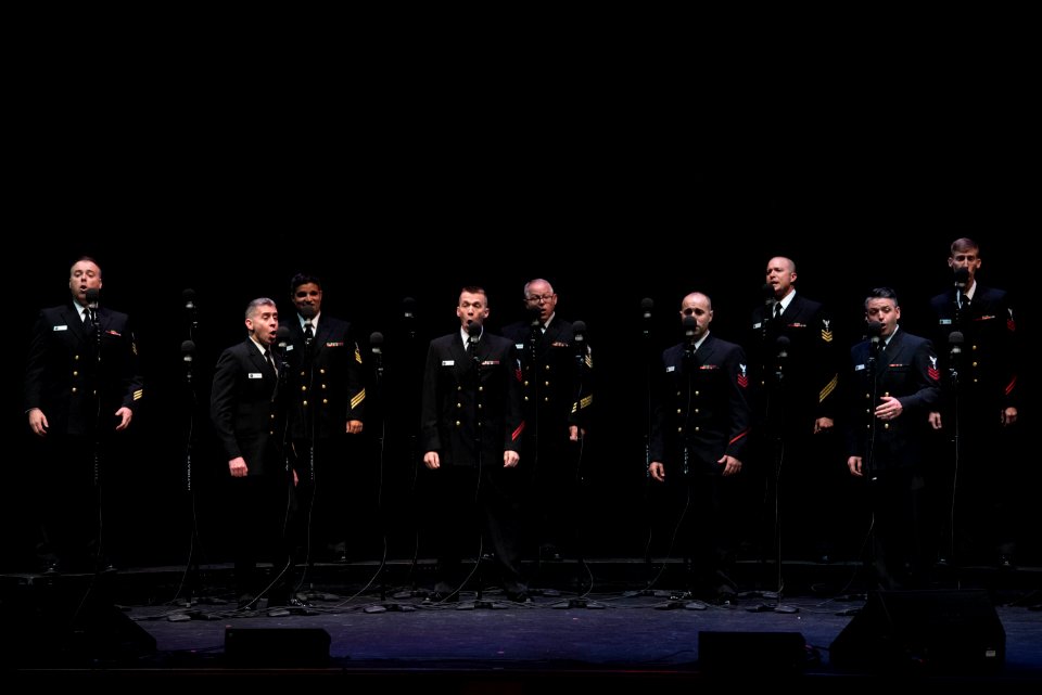 Sea Chanters visit Rockford (33488890384)