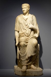 Seated Caligula Louvre Ma1267 n1