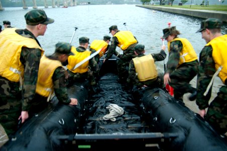 Sea Trials 2010 100518-N-2069B-062 (4618857931)