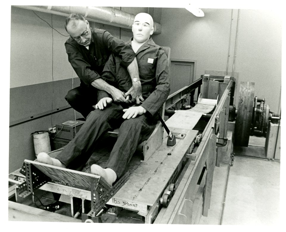 Seatbelt testing apparatus1