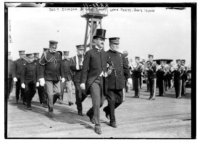 Sec'y Stimson & Gen. Grant, Lawn Party, Gov's Island LCCN2014689421