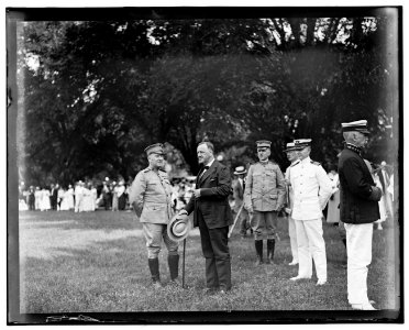 Sec. J. Daniels at mustering out of Yeoman & Marinettes, July 31, 1919 LCCN2016844508