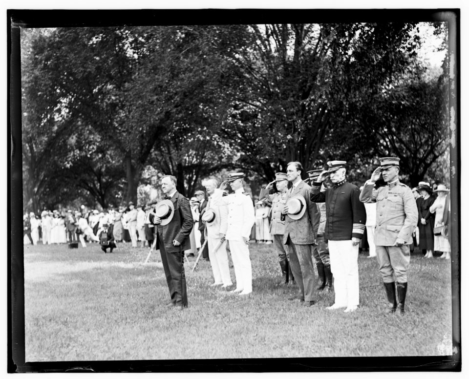 Sec. J. Daniels at mustering out of Yeoman & Marinettes, July 31, 1919 LCCN2016844511