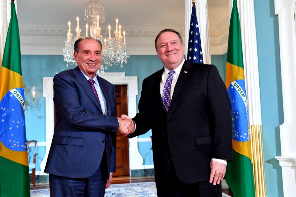 Sec Pompeo shakes hands with Aloysio Nunes