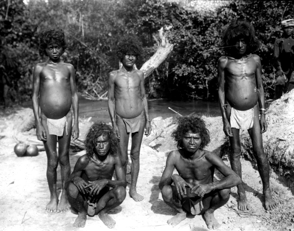 Sea-sea-män av den minst civiliserade typen. Banggaai, Sulawesi, Poso, Peleng. Indonesien - SMVK - 000371